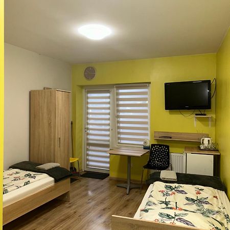 Noclegi Julia Pokoje 1-3 Parter Sniadanie Kontynentalne Kielce Extérieur photo