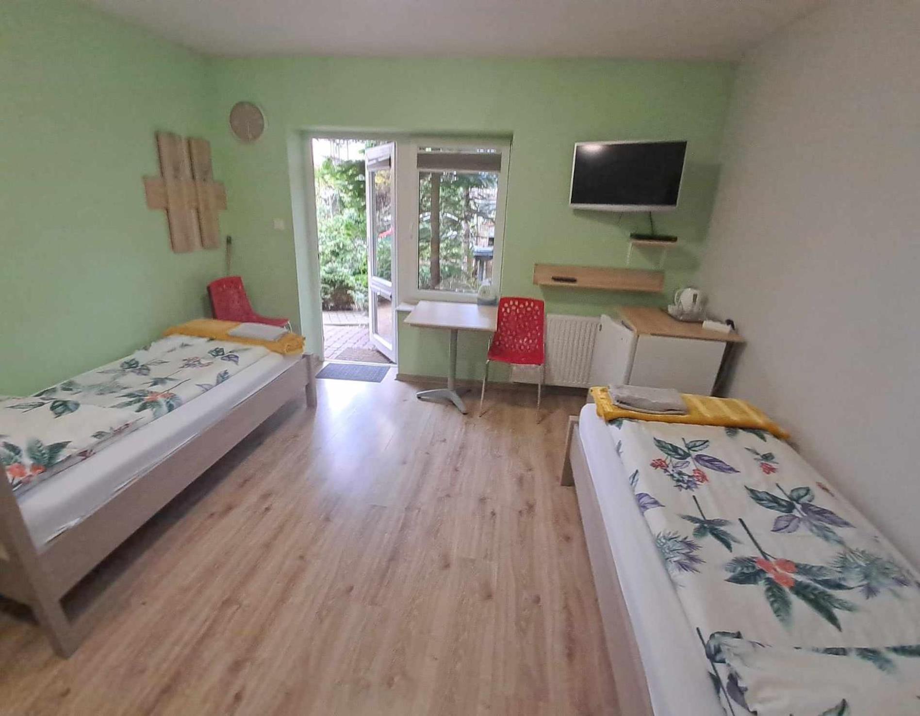 Noclegi Julia Pokoje 1-3 Parter Sniadanie Kontynentalne Kielce Extérieur photo