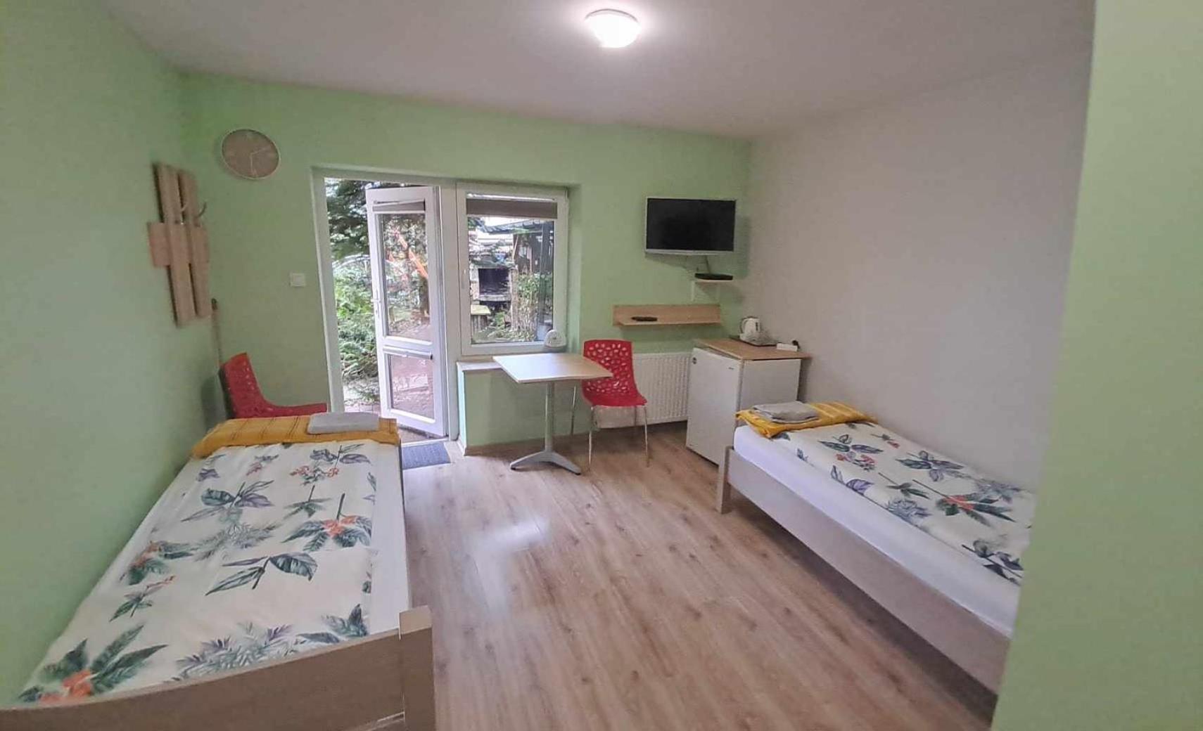 Noclegi Julia Pokoje 1-3 Parter Sniadanie Kontynentalne Kielce Extérieur photo