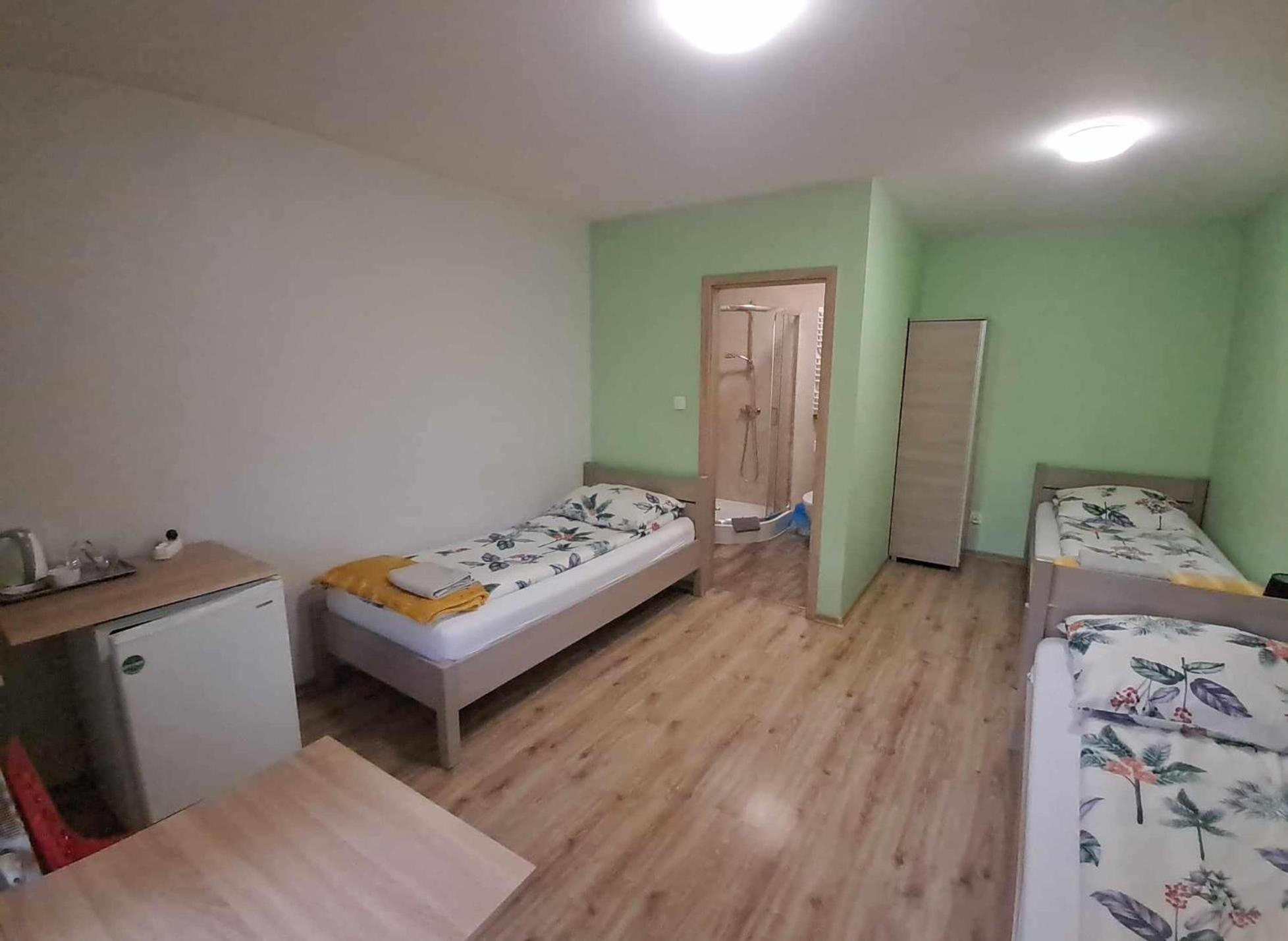Noclegi Julia Pokoje 1-3 Parter Sniadanie Kontynentalne Kielce Extérieur photo