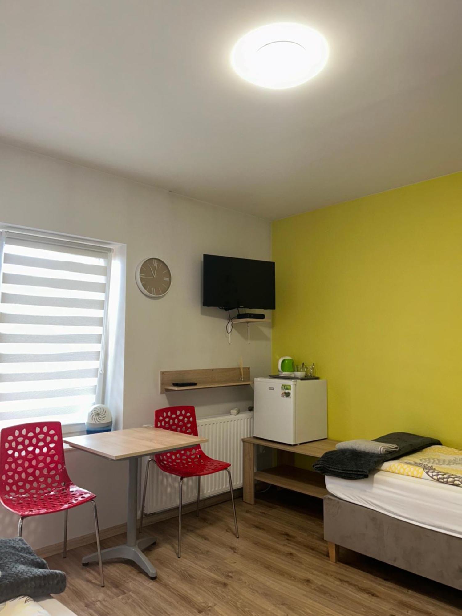 Noclegi Julia Pokoje 1-3 Parter Sniadanie Kontynentalne Kielce Extérieur photo