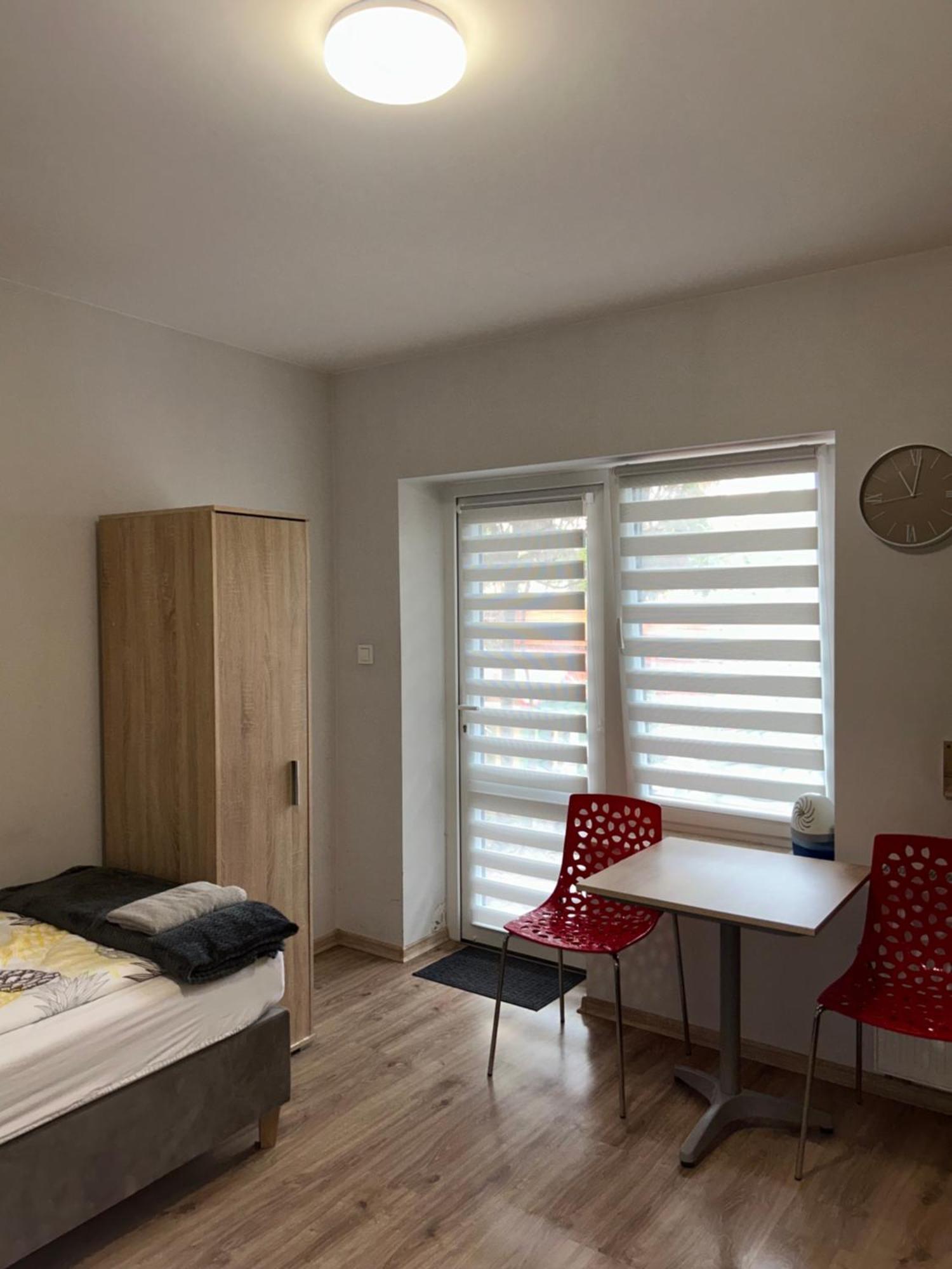 Noclegi Julia Pokoje 1-3 Parter Sniadanie Kontynentalne Kielce Extérieur photo