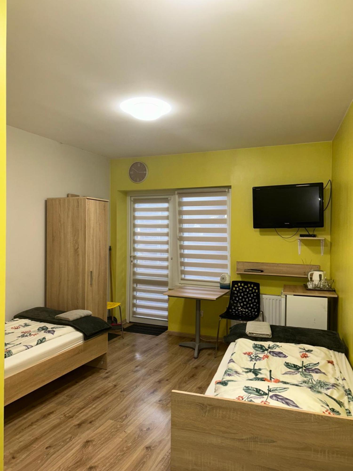 Noclegi Julia Pokoje 1-3 Parter Sniadanie Kontynentalne Kielce Extérieur photo