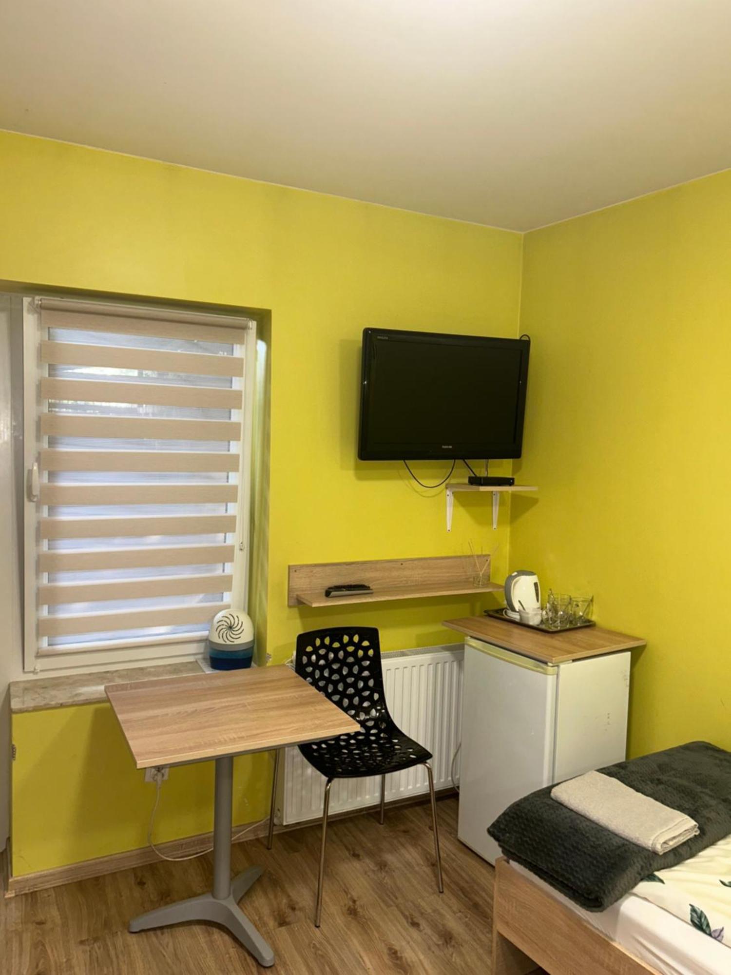 Noclegi Julia Pokoje 1-3 Parter Sniadanie Kontynentalne Kielce Extérieur photo