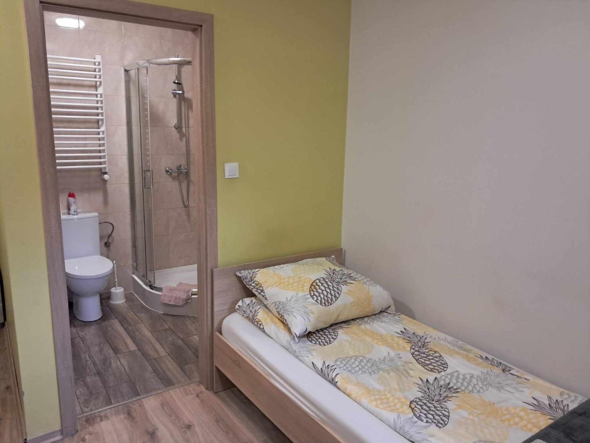 Noclegi Julia Pokoje 1-3 Parter Sniadanie Kontynentalne Kielce Extérieur photo